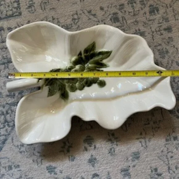 Vintage Hull Leaf Shaped Grape Pattern Large Serving Dish Bowl/Tray - Picture 4 of 7
